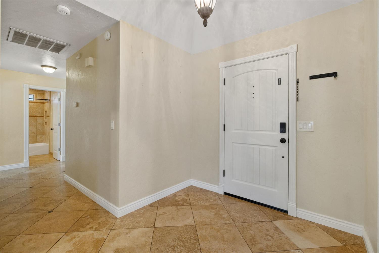 2175 Beechwood Ct, Hanford, CA 93230