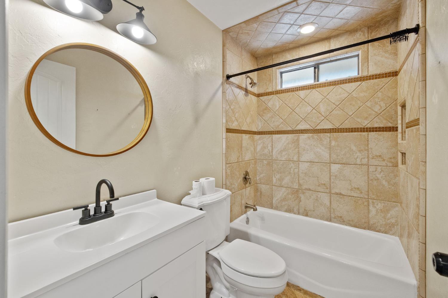 2175 Beechwood Ct, Hanford, CA 93230
