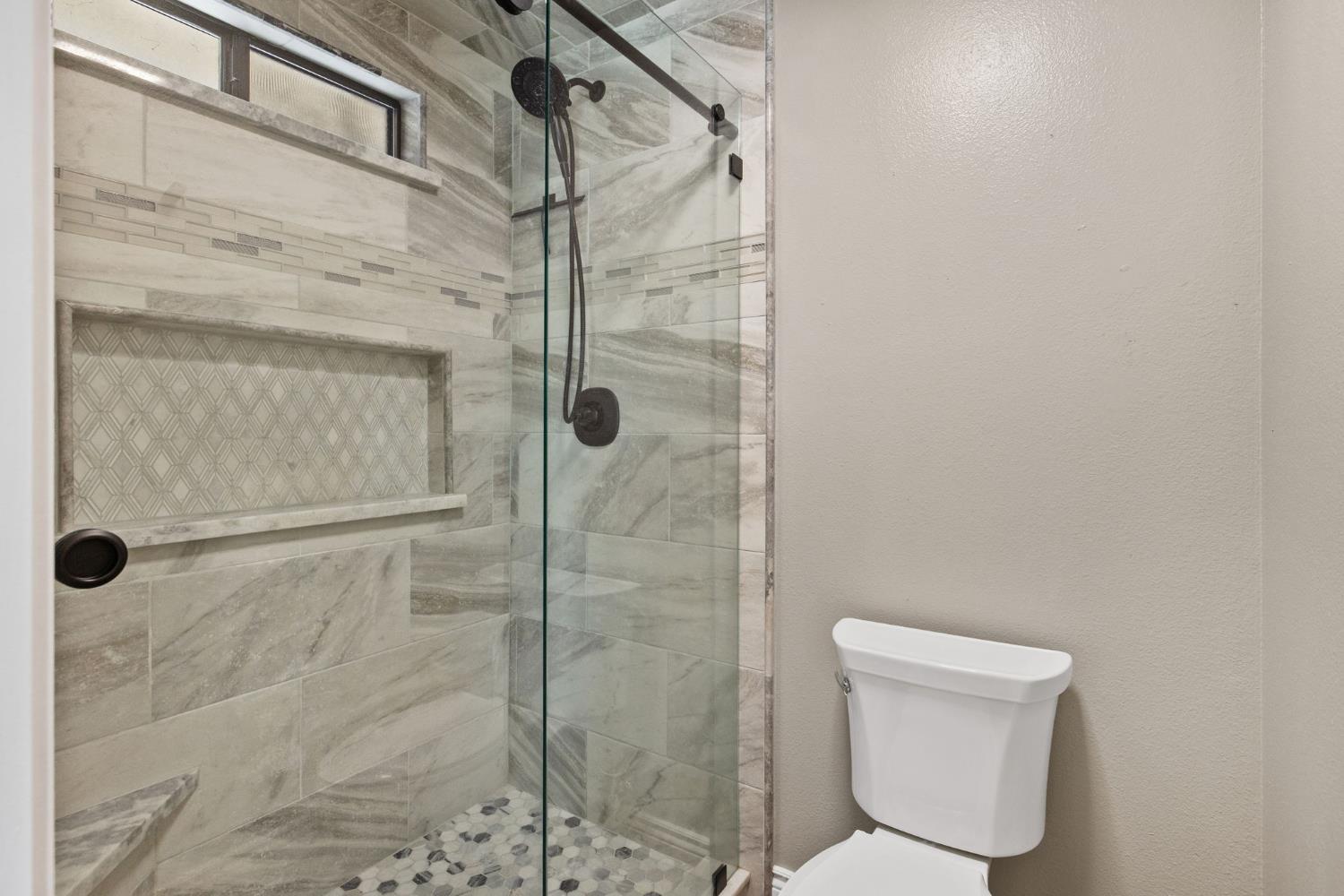2175 Beechwood Ct, Hanford, CA 93230
