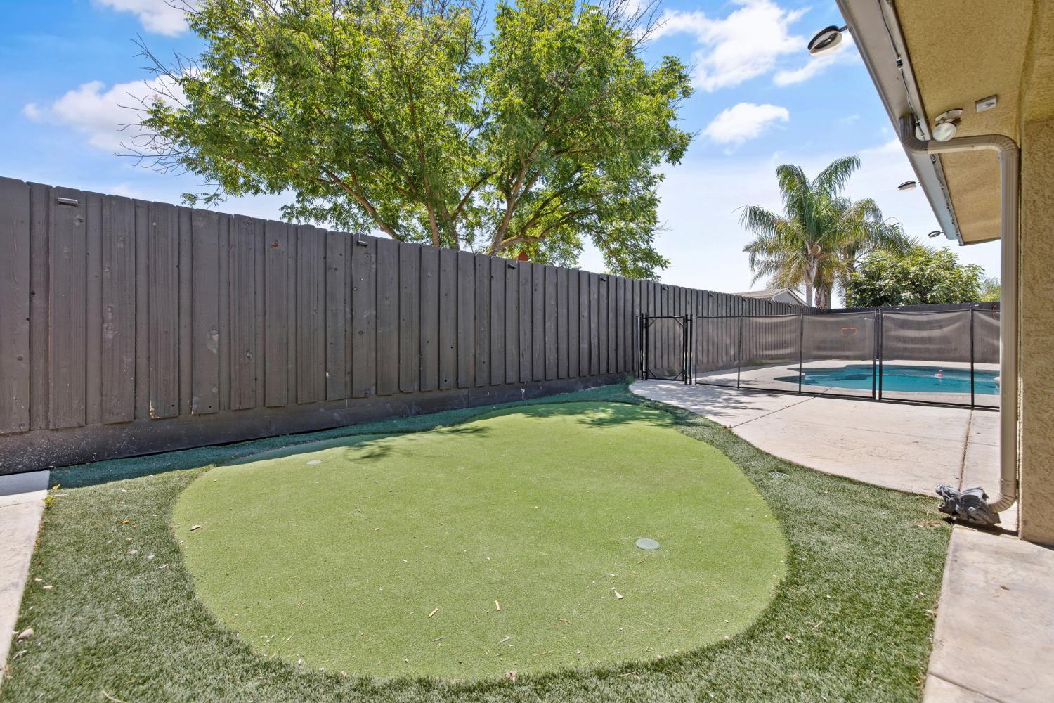 2175 Beechwood Ct, Hanford, CA 93230