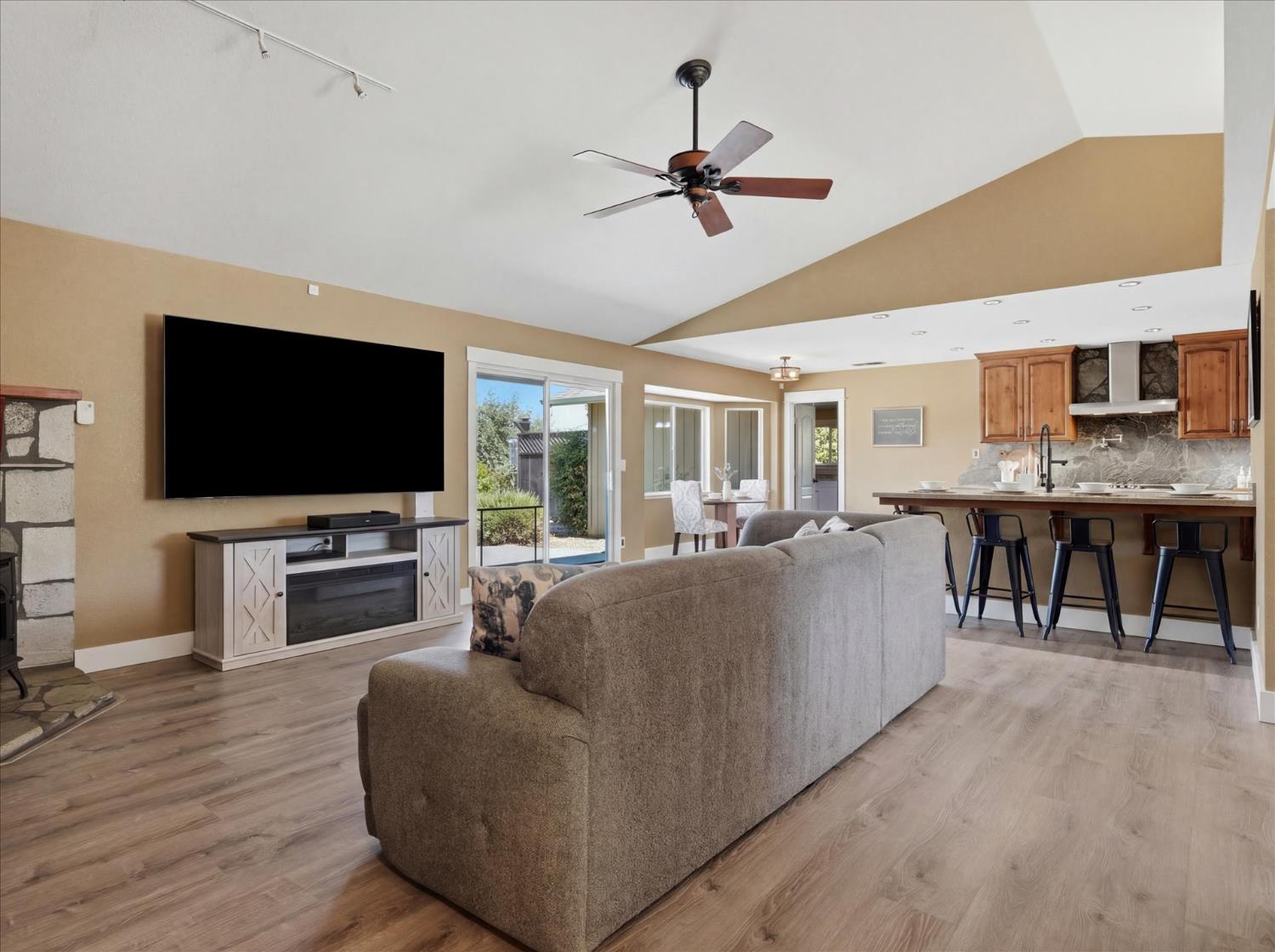 30161 Quartz Ridge Ln, Coarsegold, CA 93614