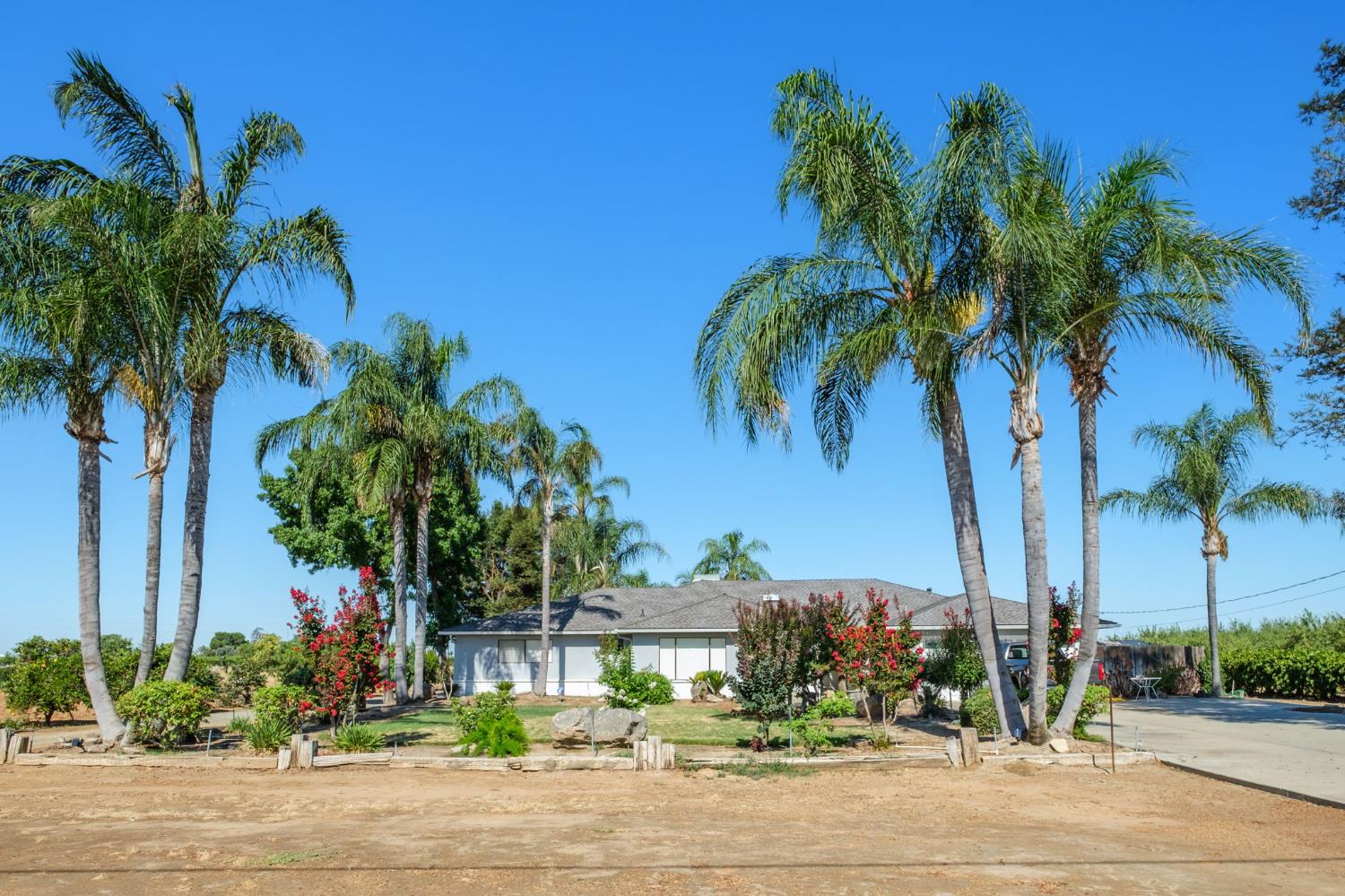 291 S Locan Ave, Fresno, CA 93737