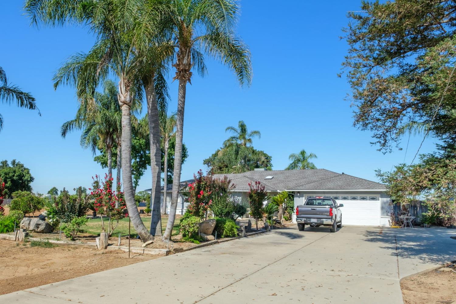291 S Locan Ave, Fresno, CA 93737