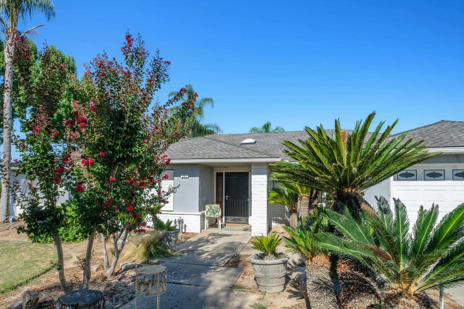 291 S Locan Ave, Fresno, CA 93737