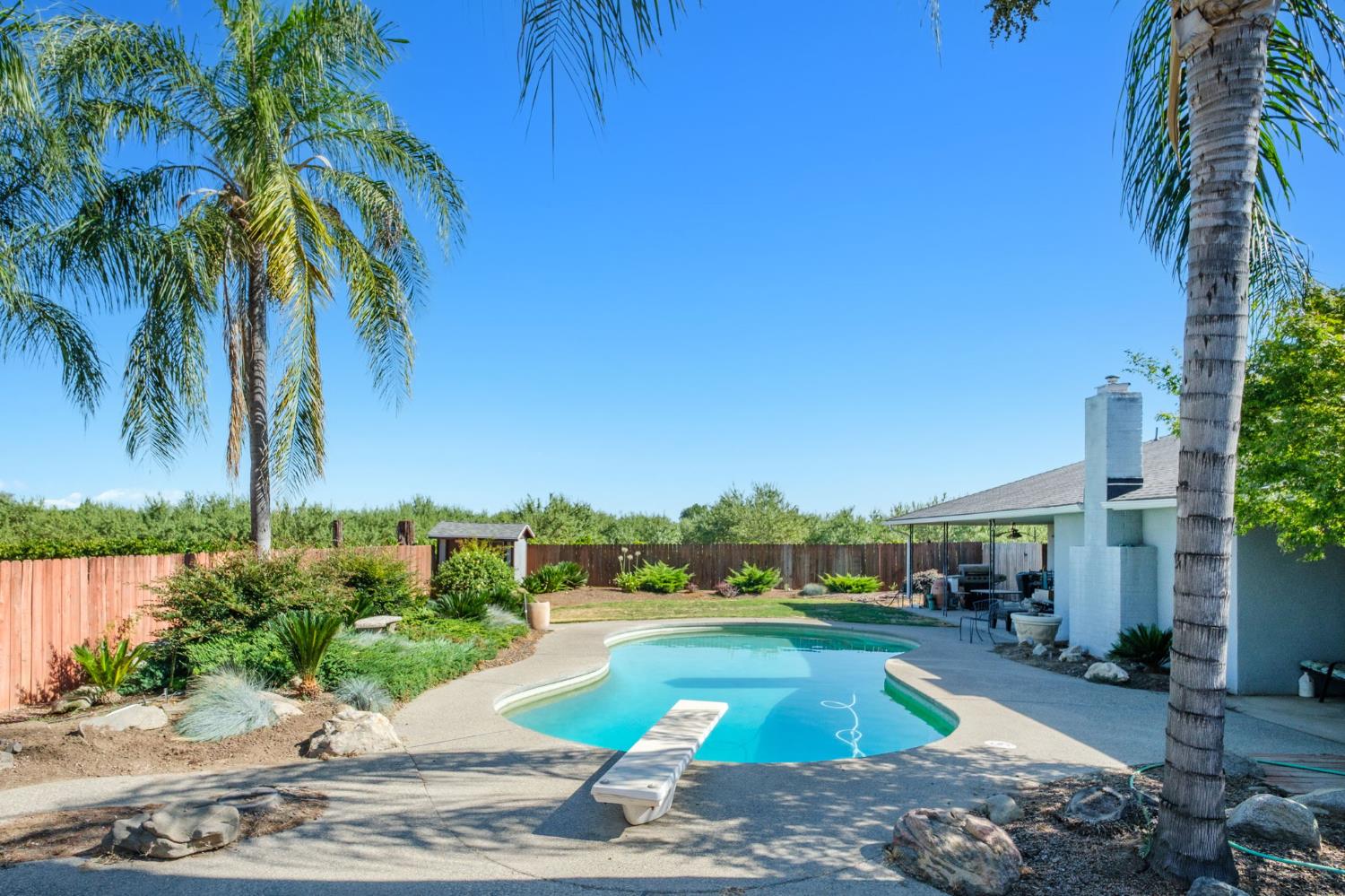 291 S Locan Ave, Fresno, CA 93737