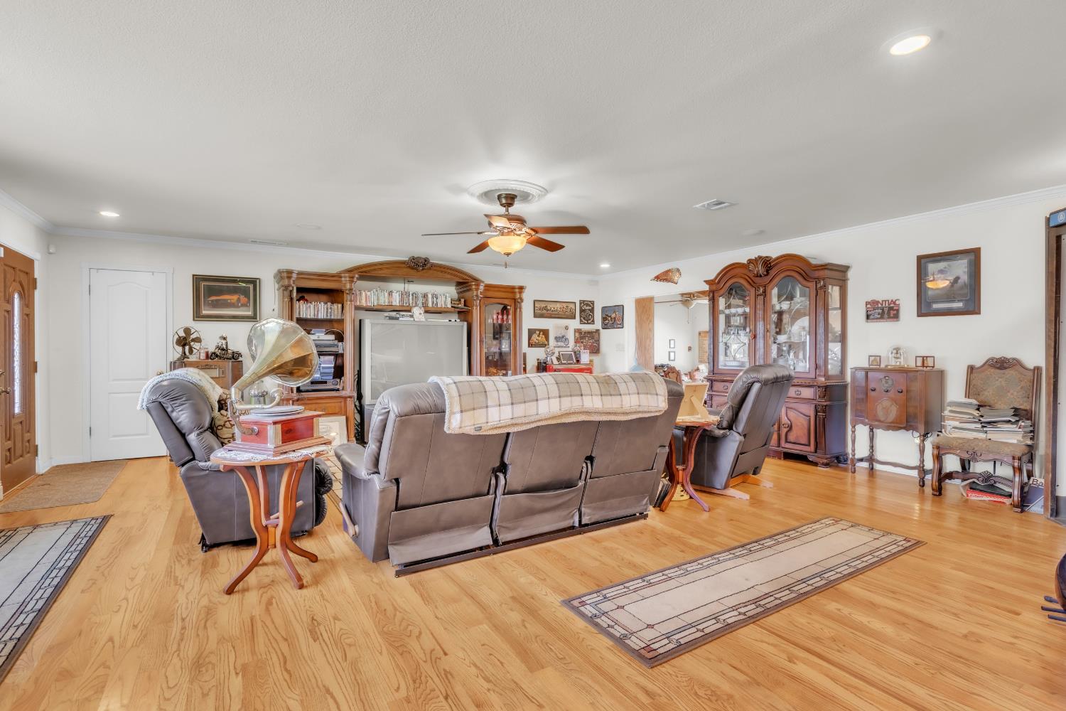 8043 Sunset Dr, Atwater, CA 95301