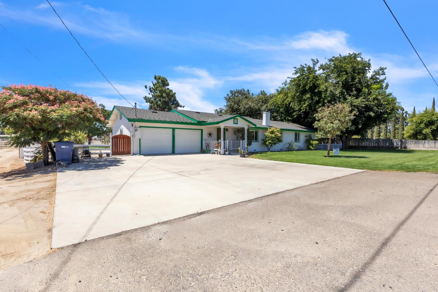 8043 Sunset Dr, Atwater, CA 95301