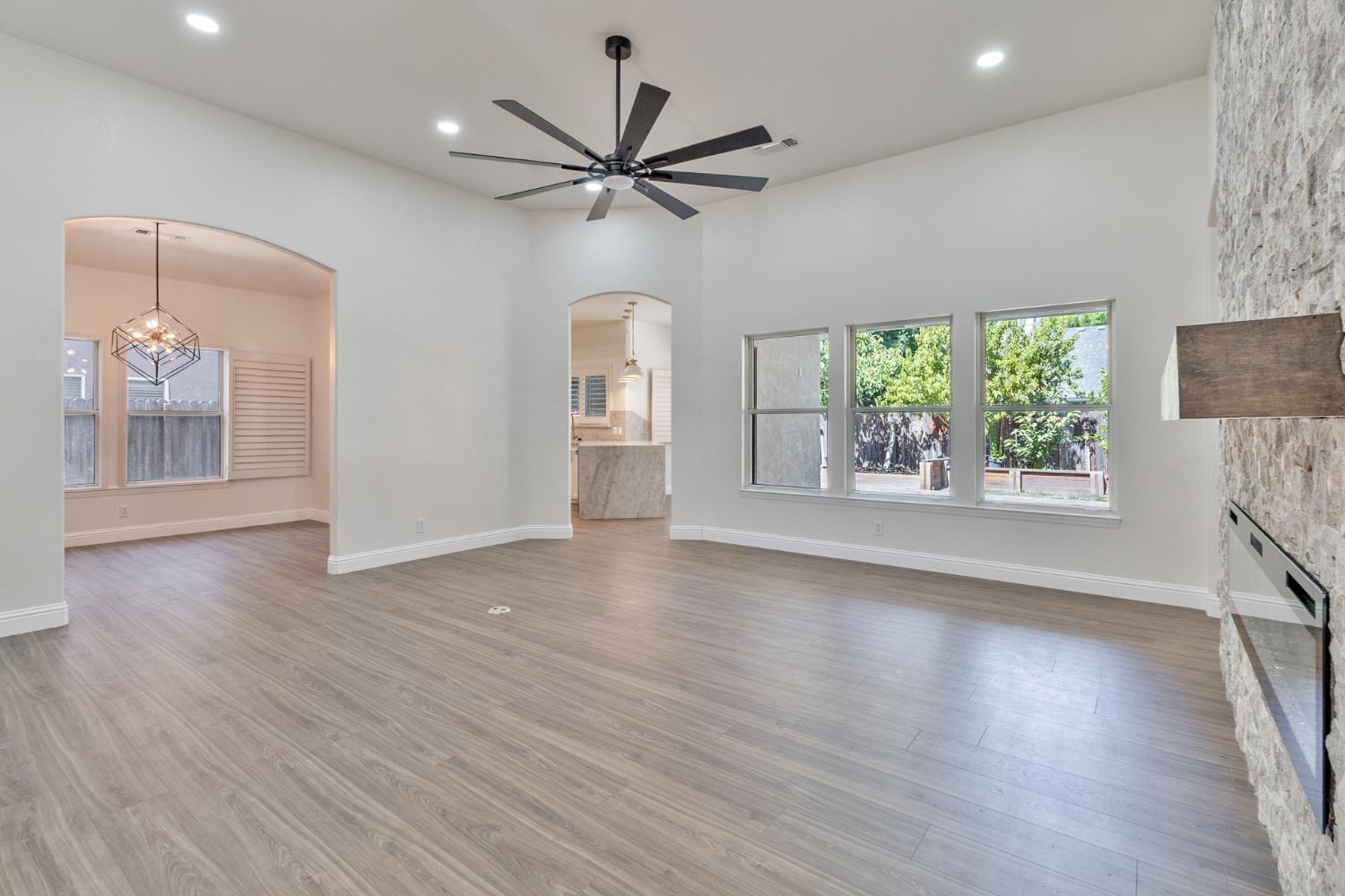 467 S Maple Dr, Reedley, CA 93654