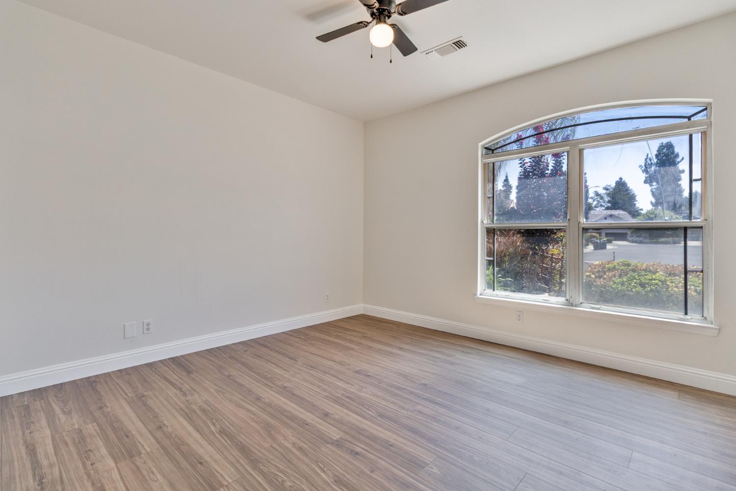 467 S Maple Dr, Reedley, CA 93654