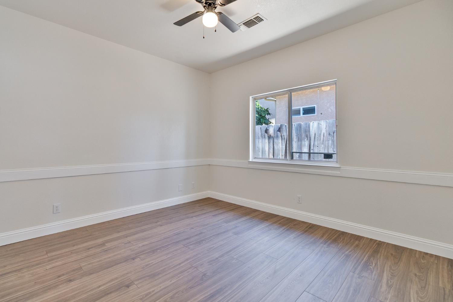 467 S Maple Dr, Reedley, CA 93654