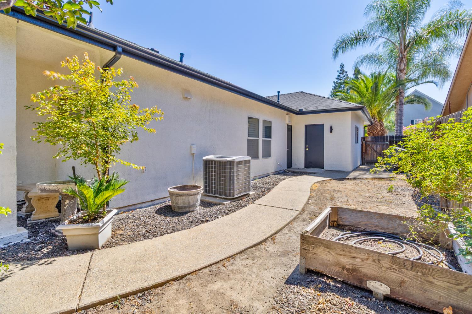 467 S Maple Dr, Reedley, CA 93654