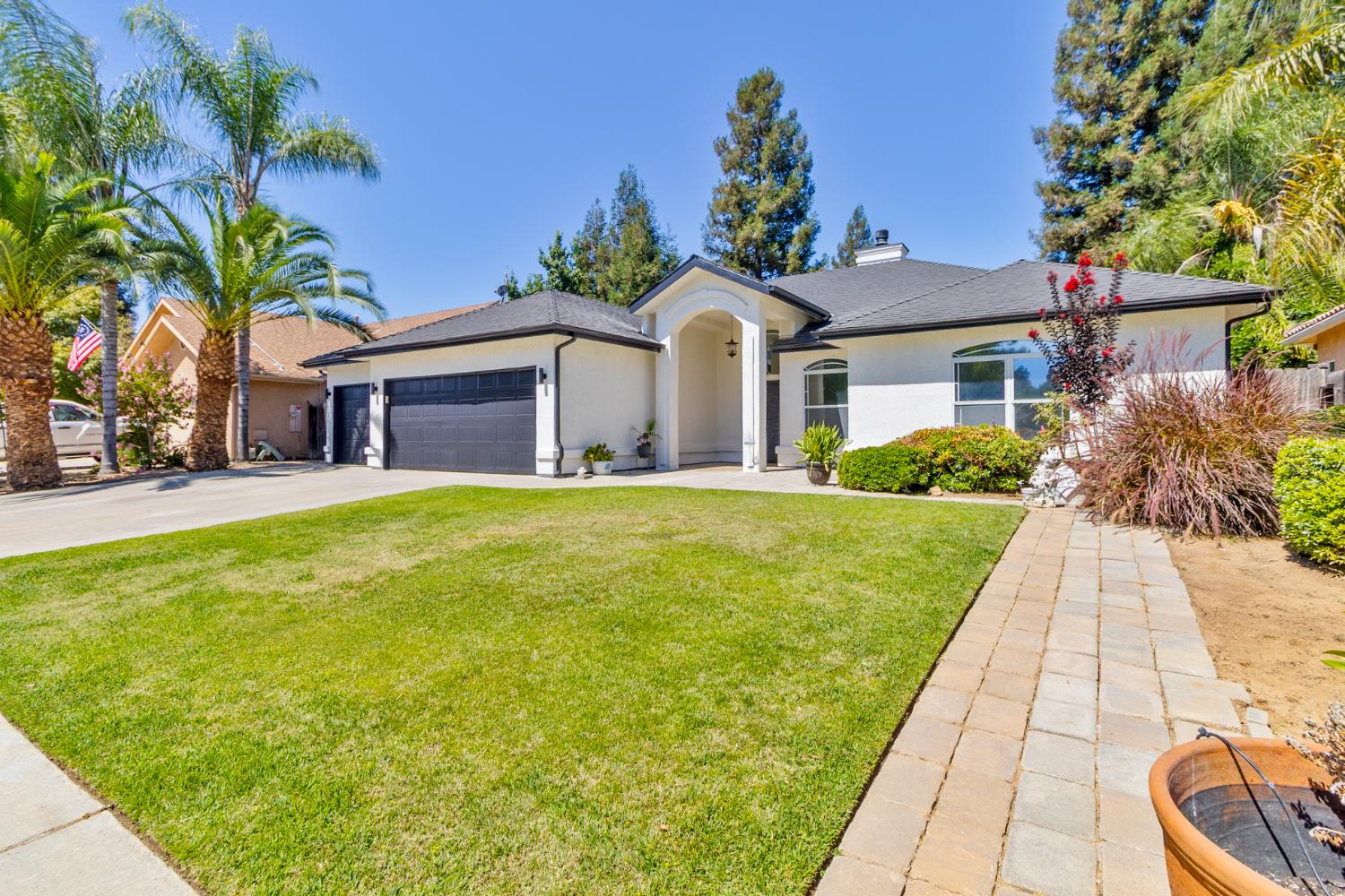 467 S Maple Dr, Reedley, CA 93654