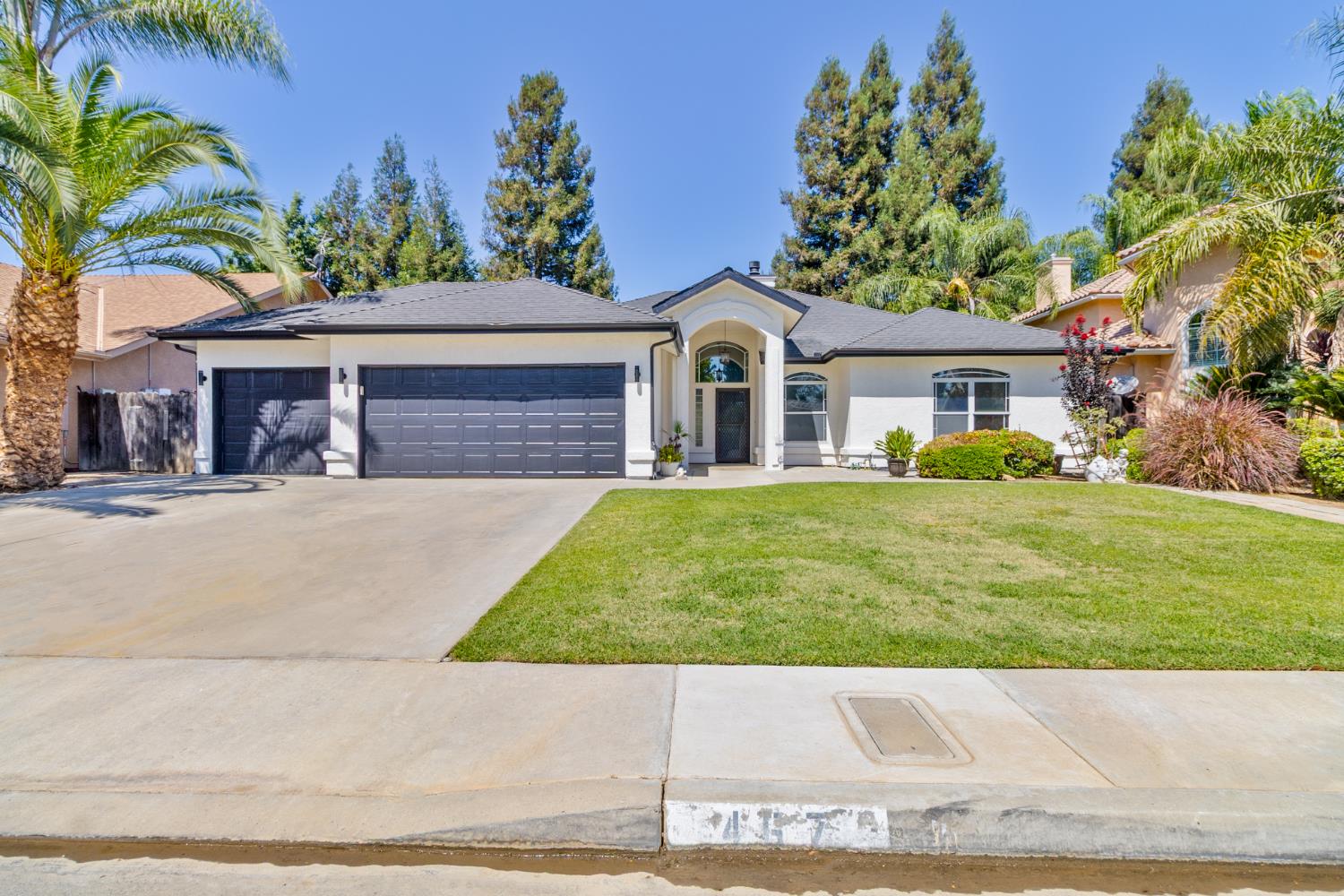 467 S Maple Dr, Reedley, CA 93654
