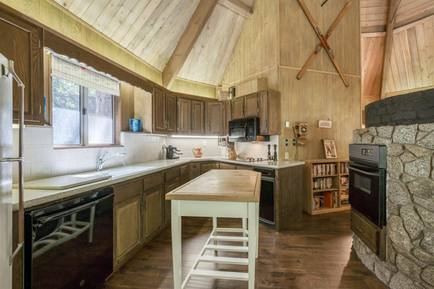 41922 Black Oak Way, Shaver Lake, CA 93664