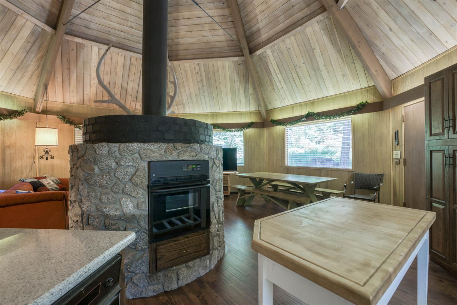41922 Black Oak Way, Shaver Lake, CA 93664