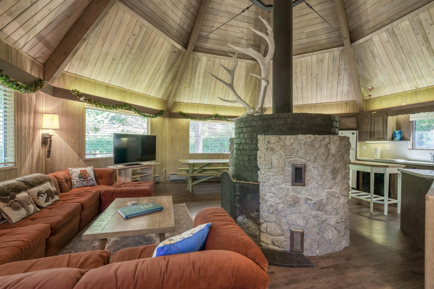 41922 Black Oak Way, Shaver Lake, CA 93664