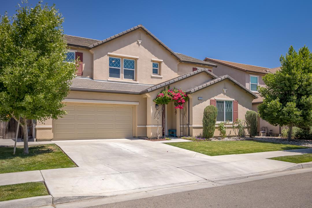 1614 N Mae Carden St, Visalia, CA 93291