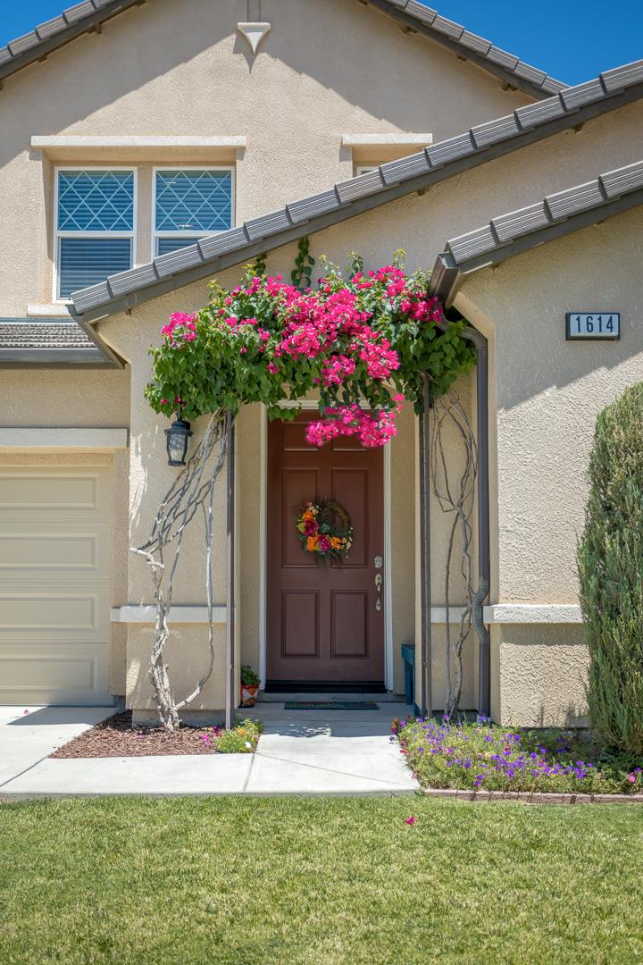 1614 N Mae Carden St, Visalia, CA 93291