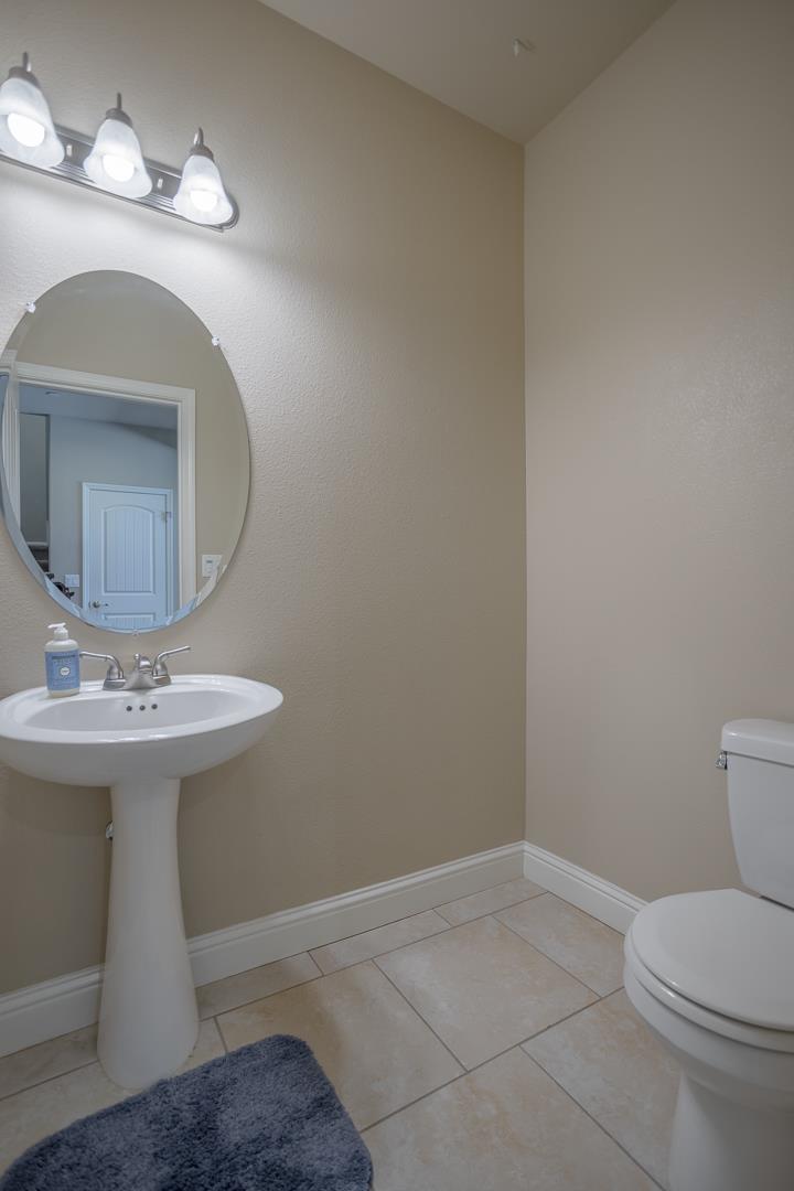 1614 N Mae Carden St, Visalia, CA 93291