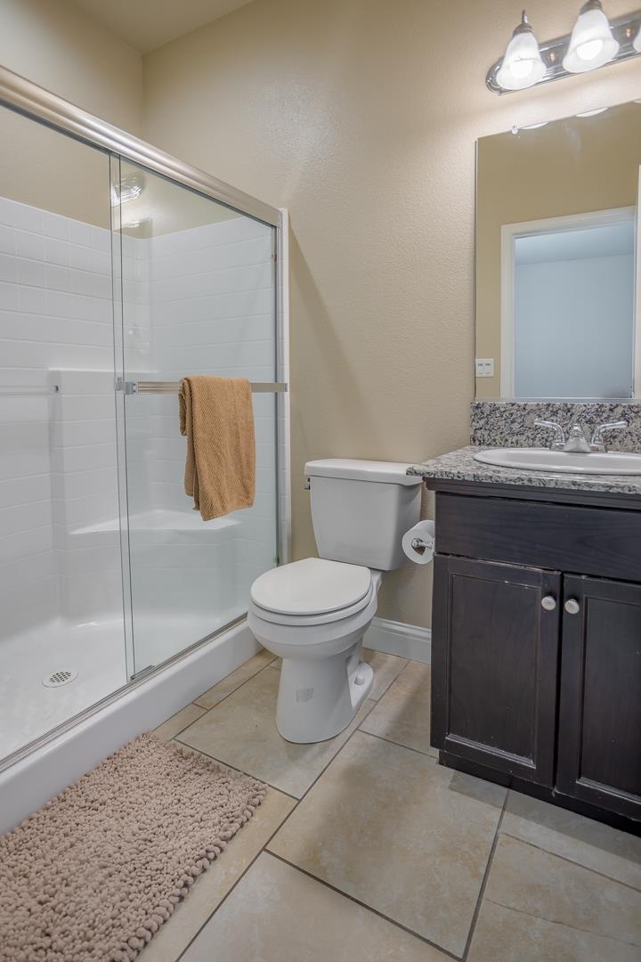 1614 N Mae Carden St, Visalia, CA 93291