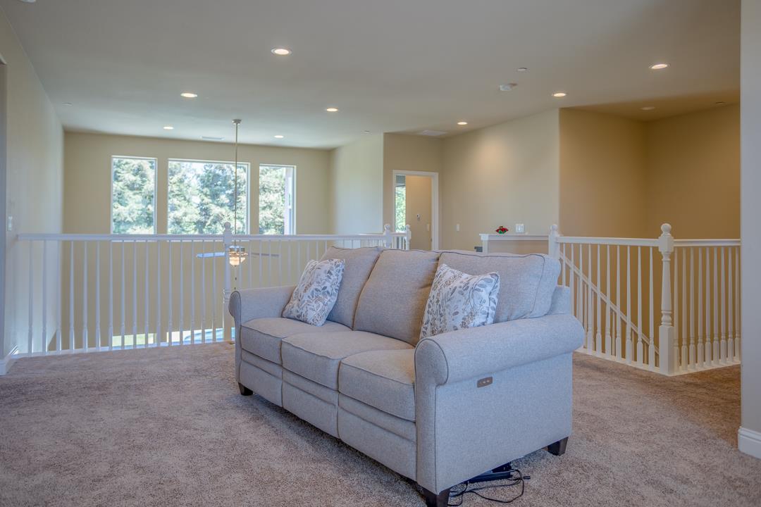 1614 N Mae Carden St, Visalia, CA 93291