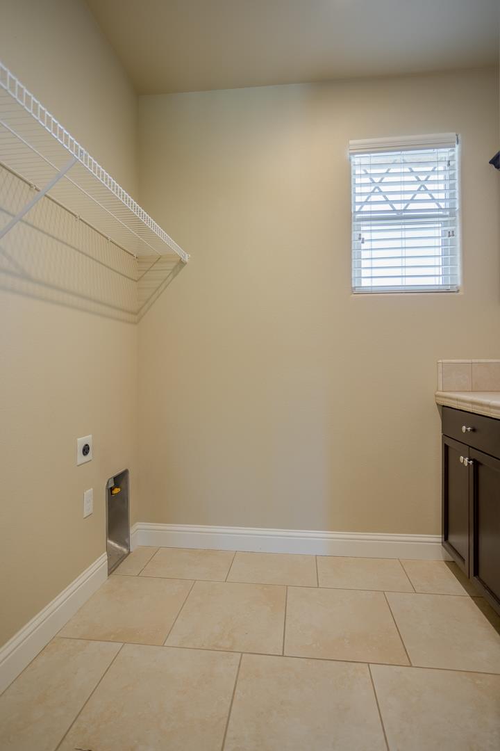 1614 N Mae Carden St, Visalia, CA 93291