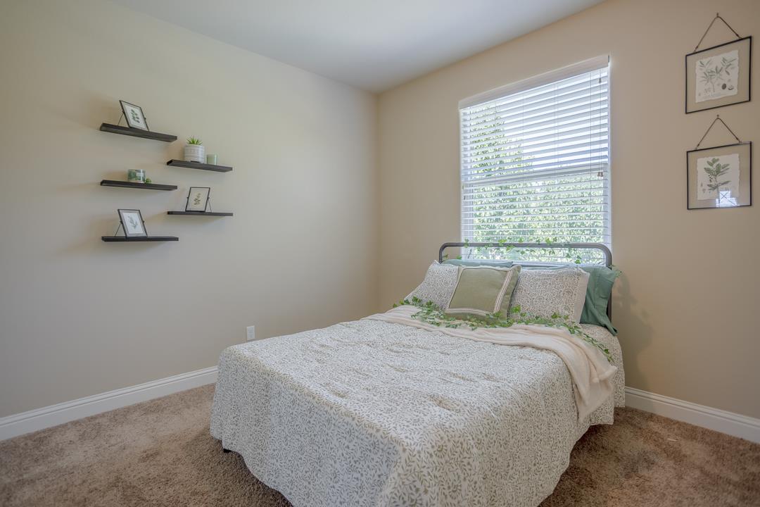 1614 N Mae Carden St, Visalia, CA 93291