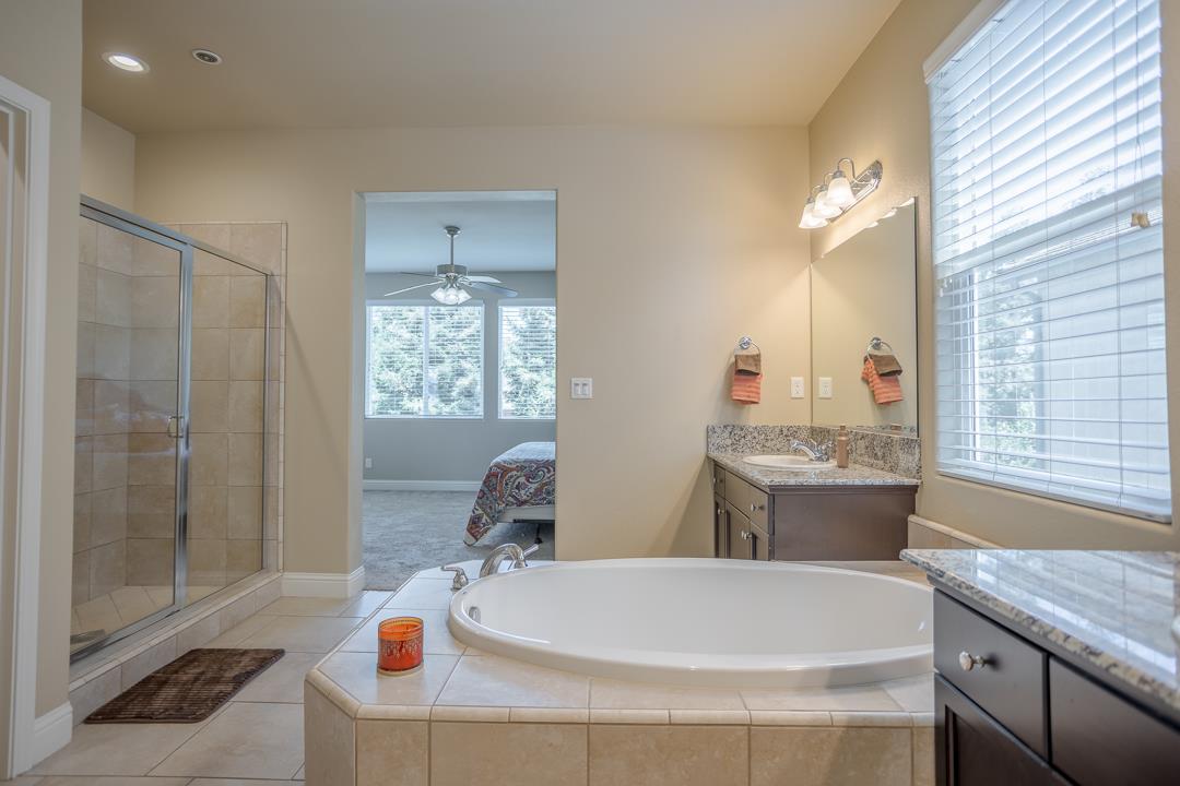 1614 N Mae Carden St, Visalia, CA 93291