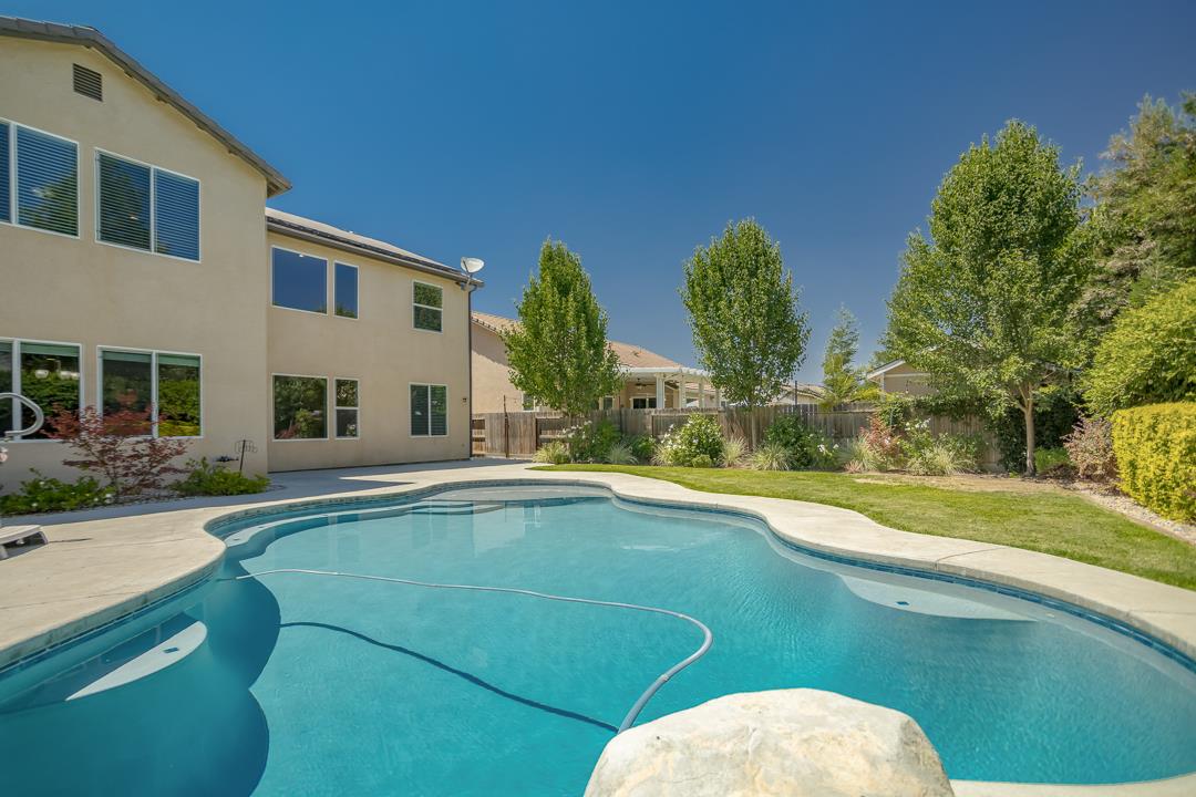1614 N Mae Carden St, Visalia, CA 93291