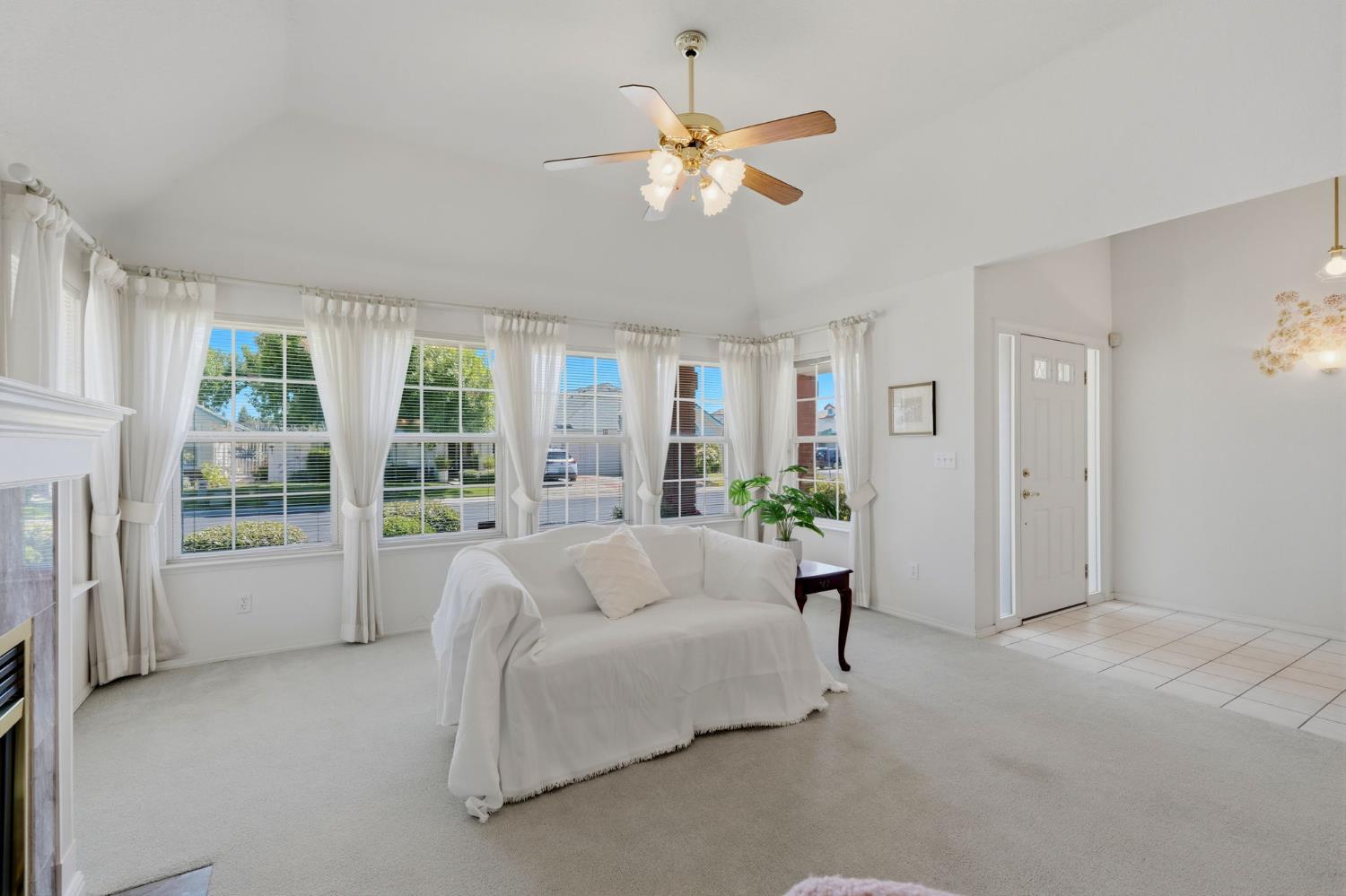 1646 E Morningstar Ln, Fresno, CA 93720