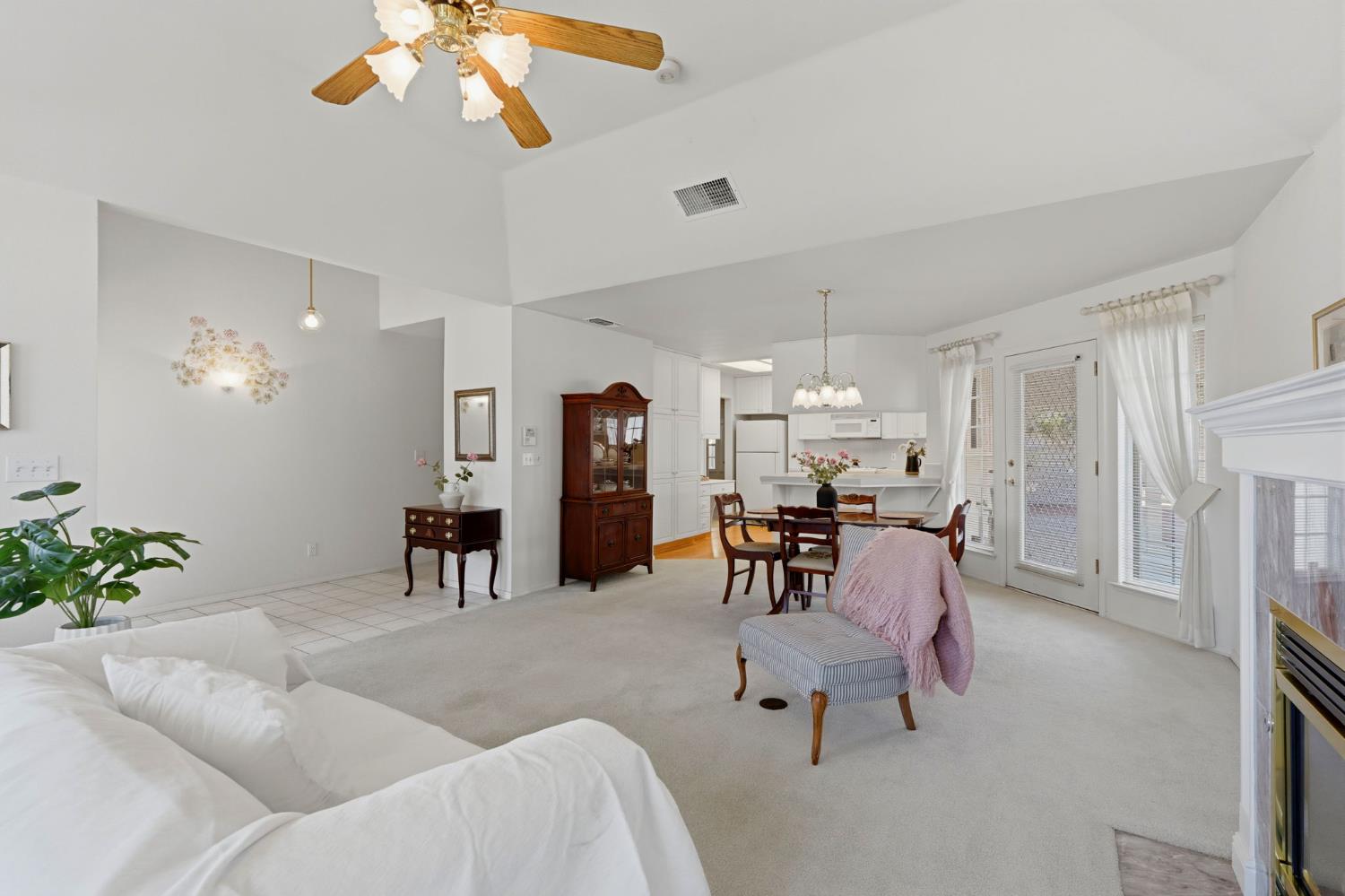 1646 E Morningstar Ln, Fresno, CA 93720