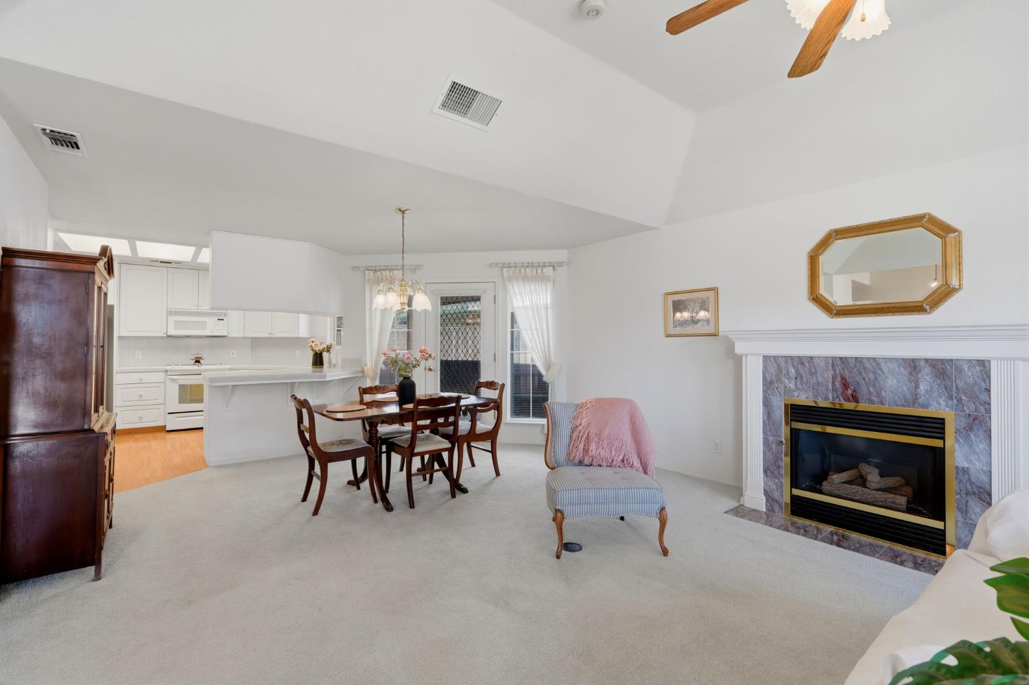 1646 E Morningstar Ln, Fresno, CA 93720