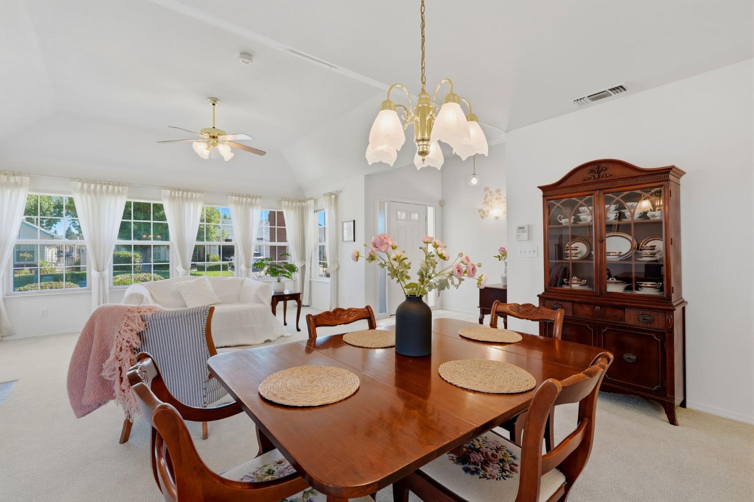 1646 E Morningstar Ln, Fresno, CA 93720