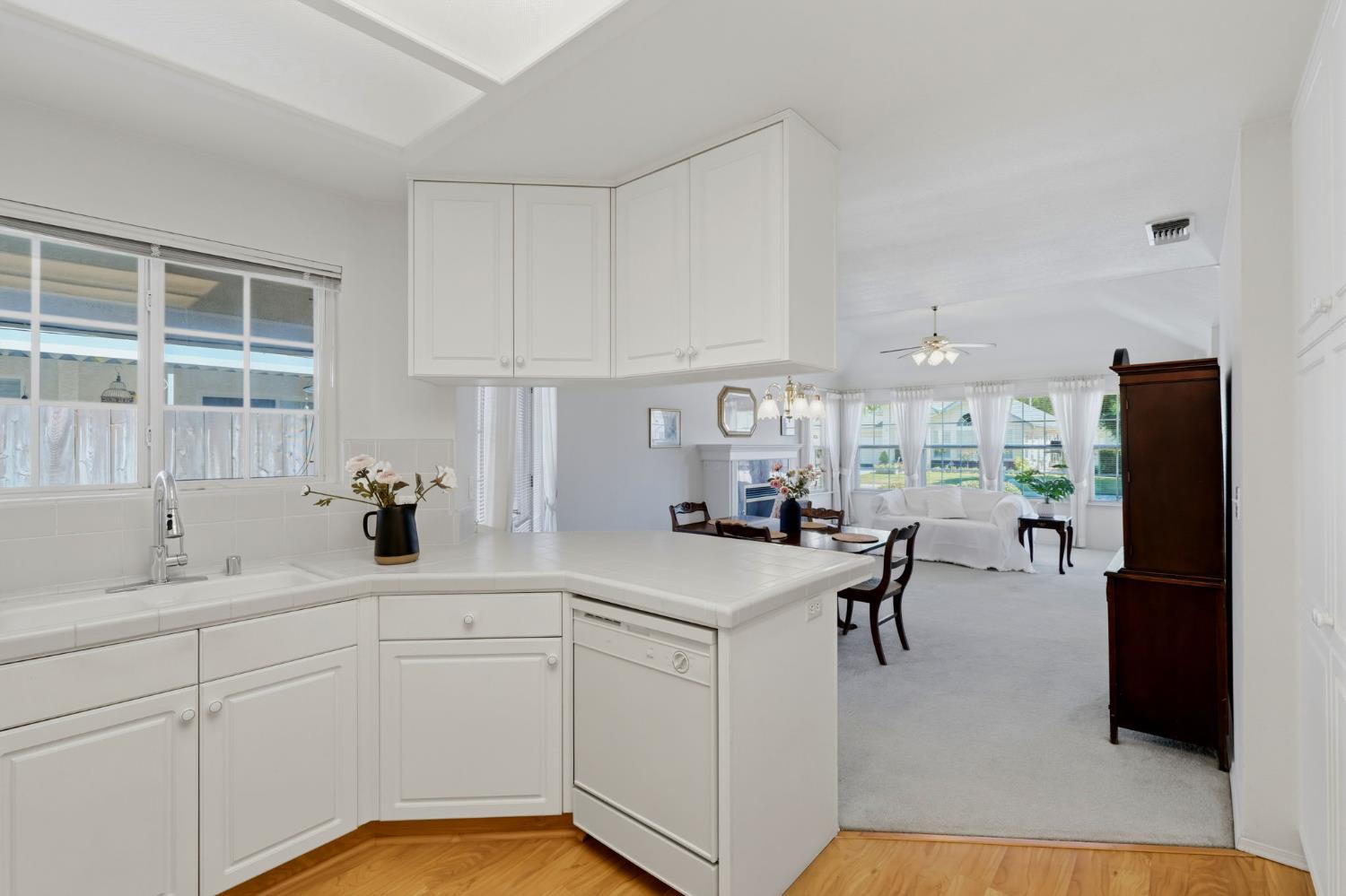 1646 E Morningstar Ln, Fresno, CA 93720