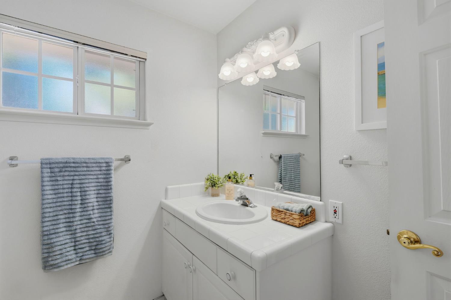 1646 E Morningstar Ln, Fresno, CA 93720