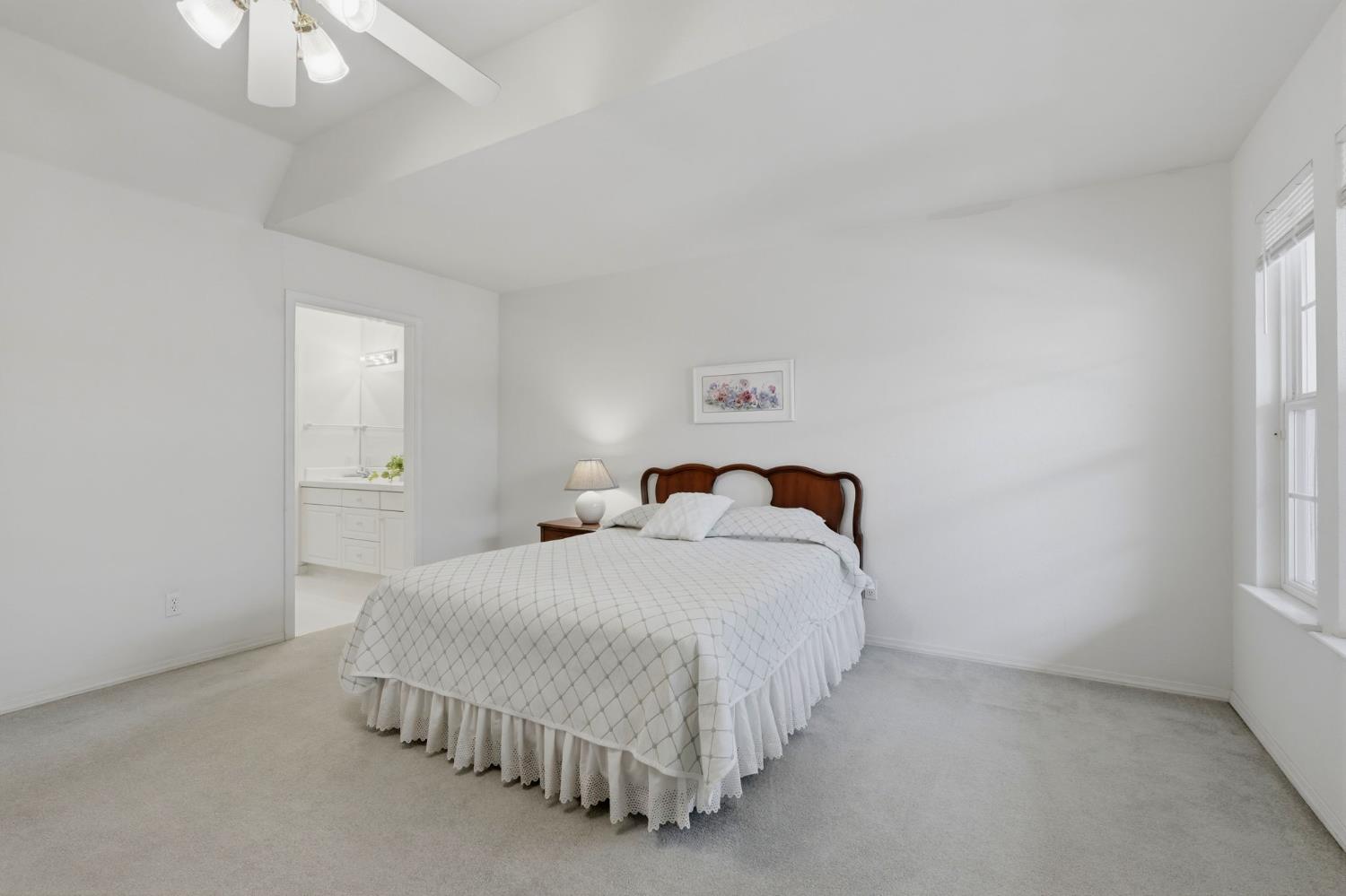 1646 E Morningstar Ln, Fresno, CA 93720