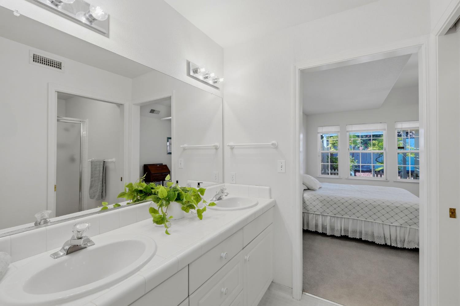 1646 E Morningstar Ln, Fresno, CA 93720