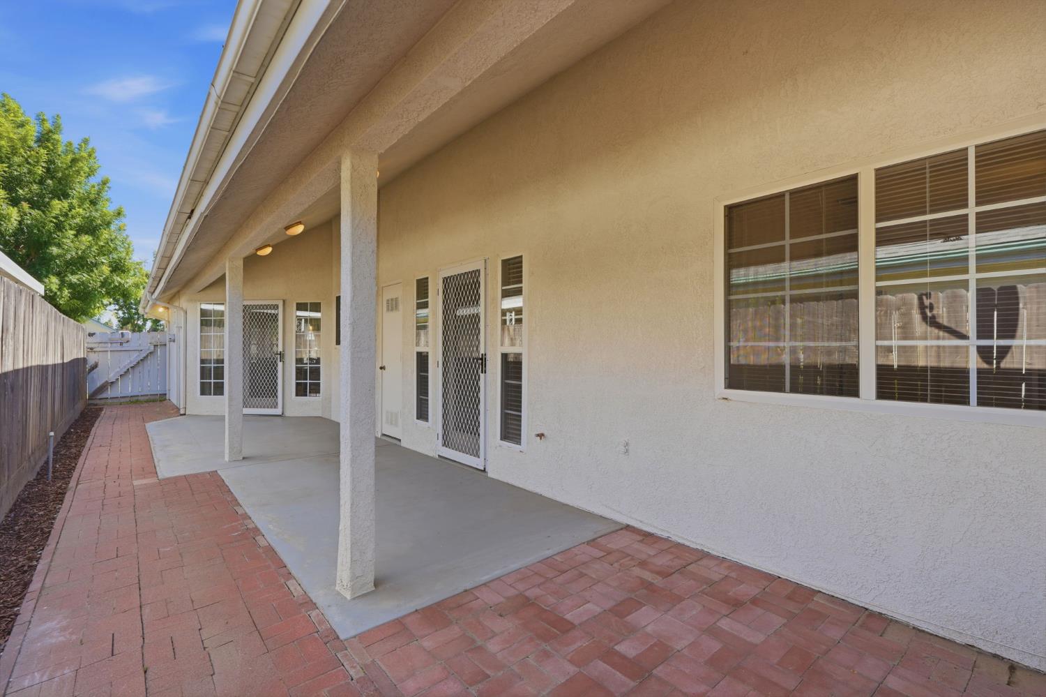 1646 E Morningstar Ln, Fresno, CA 93720