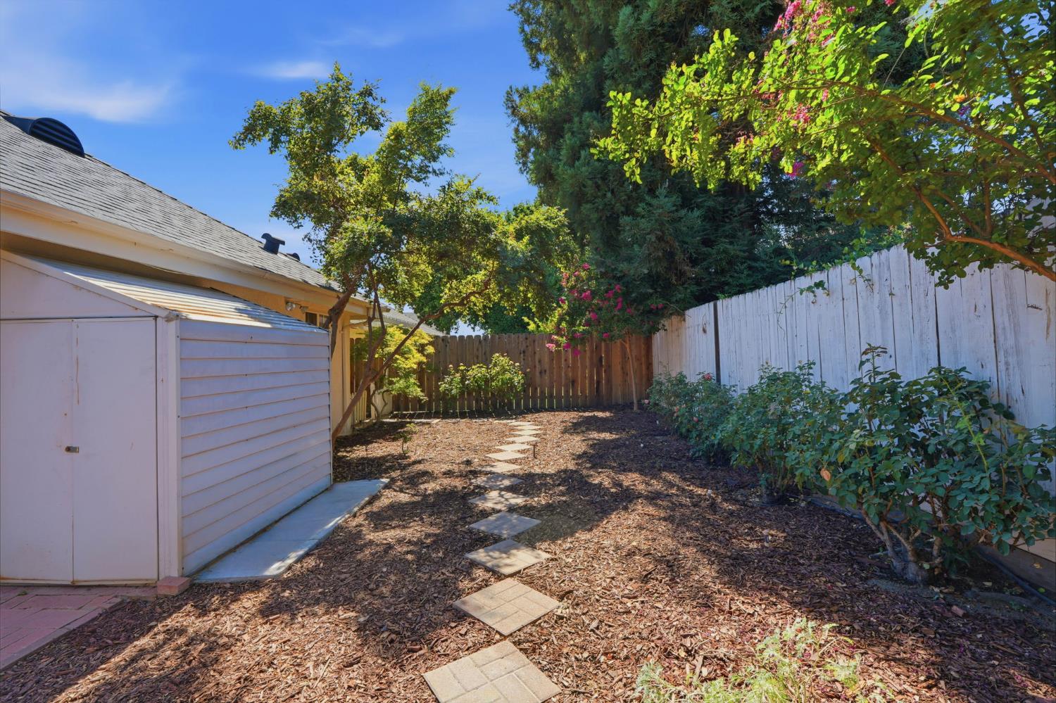 1646 E Morningstar Ln, Fresno, CA 93720