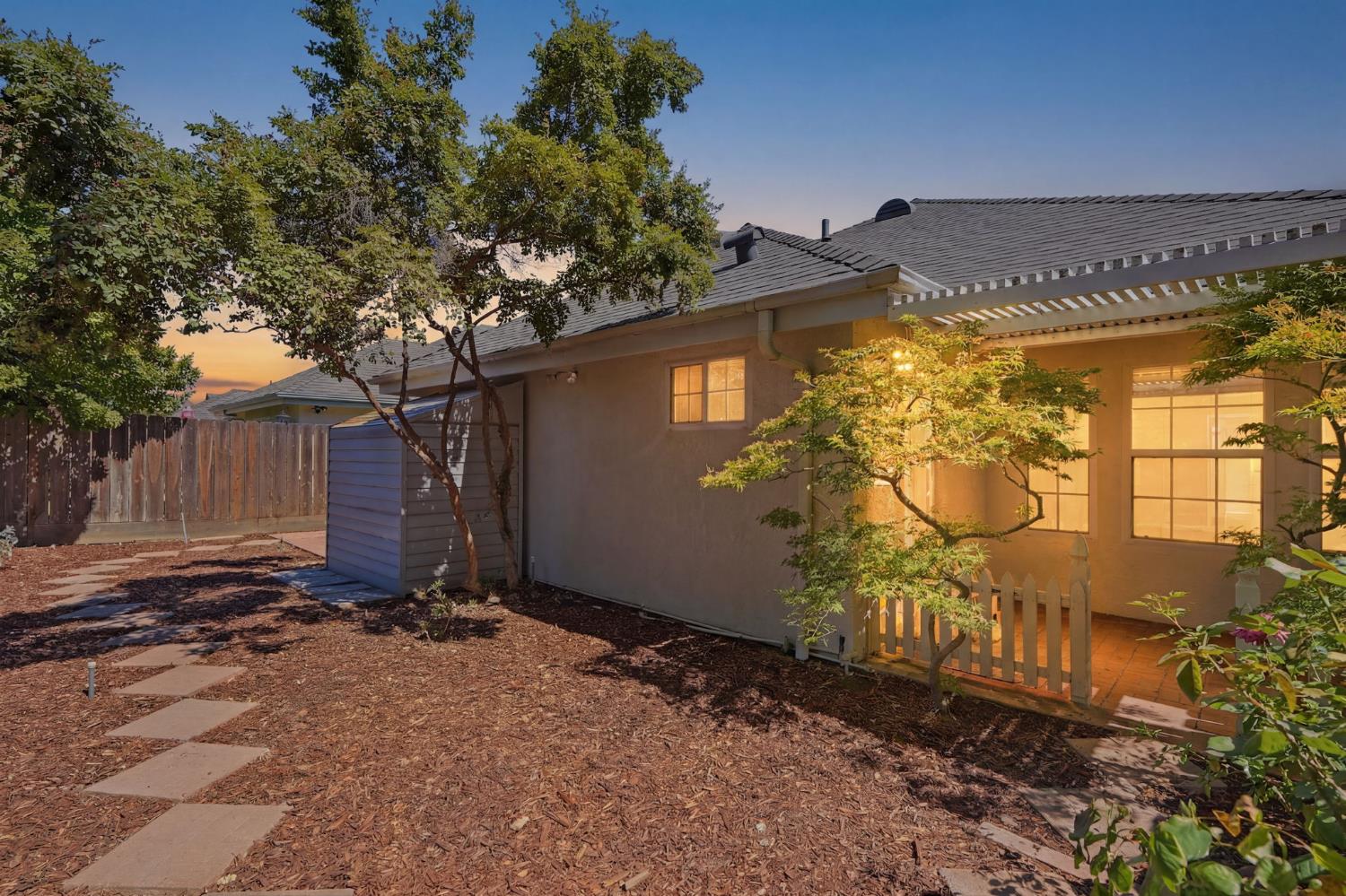 1646 E Morningstar Ln, Fresno, CA 93720