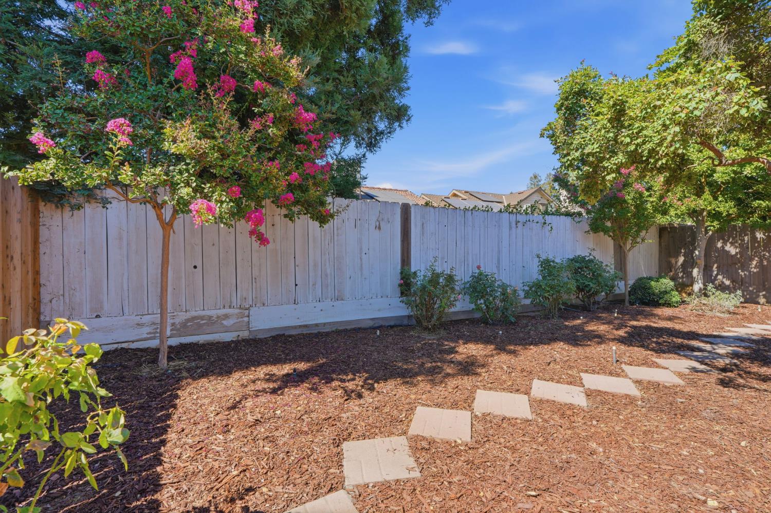 1646 E Morningstar Ln, Fresno, CA 93720