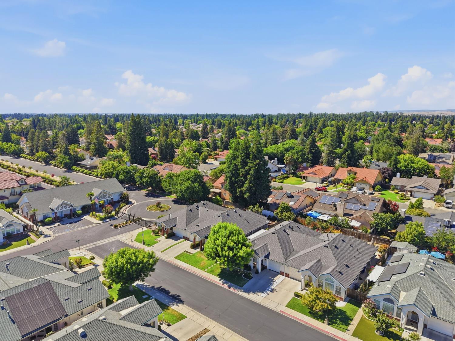 1646 E Morningstar Ln, Fresno, CA 93720