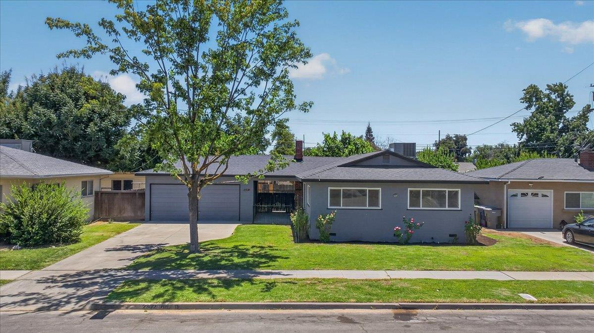 2302 E Fedora Ave, Fresno, CA 93726