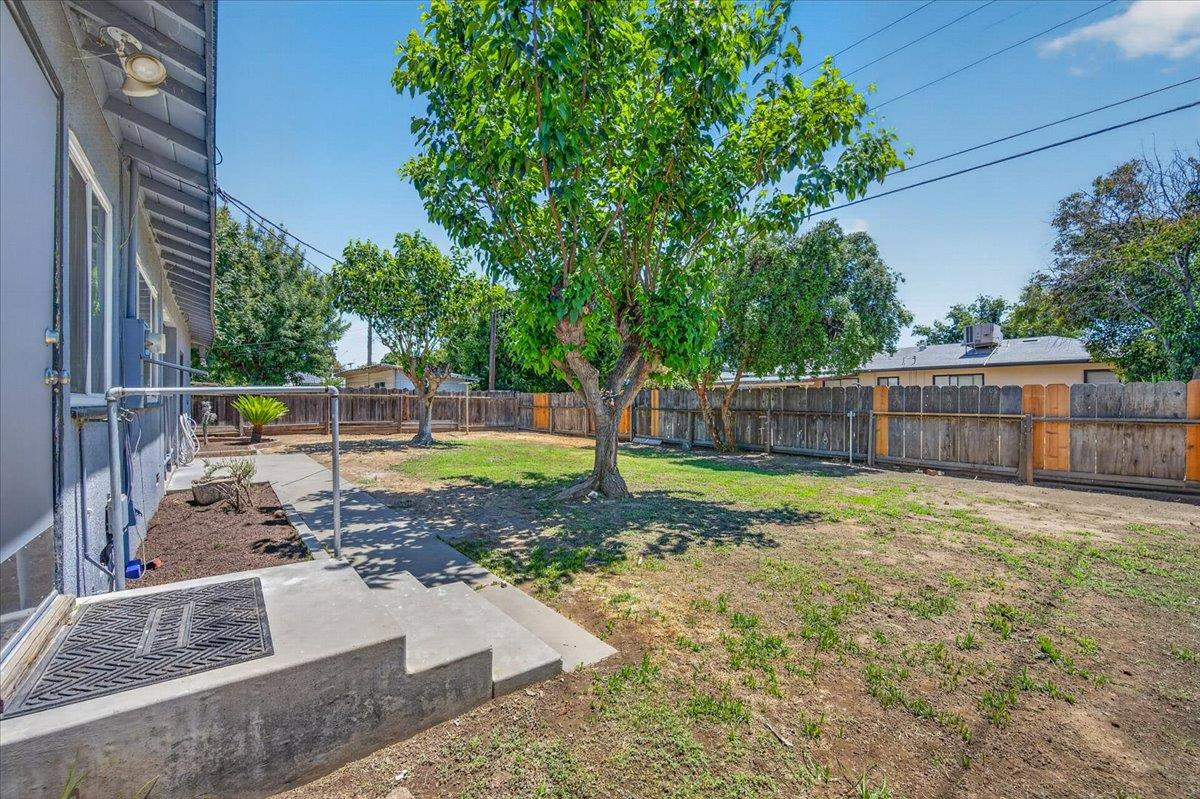 2302 E Fedora Ave, Fresno, CA 93726