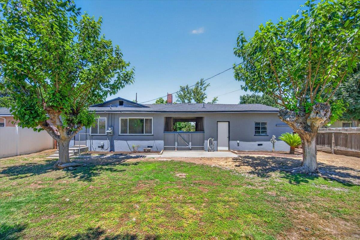 2302 E Fedora Ave, Fresno, CA 93726