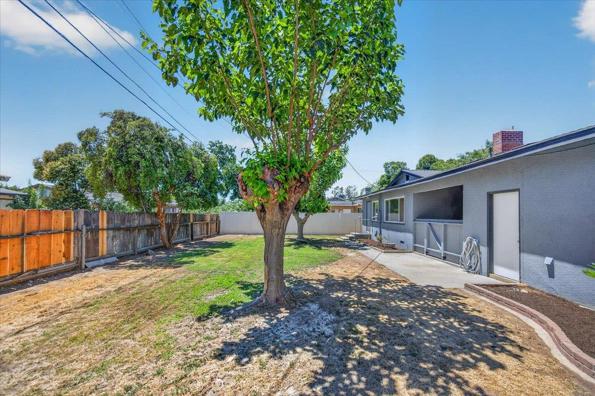 2302 E Fedora Ave, Fresno, CA 93726