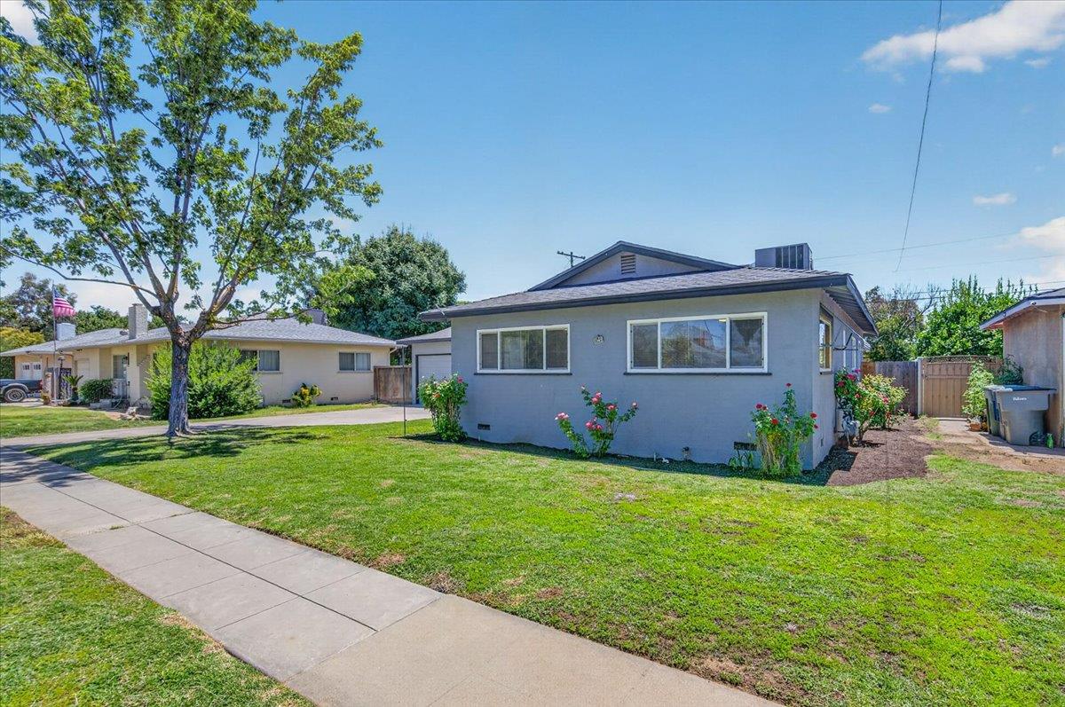 2302 E Fedora Ave, Fresno, CA 93726
