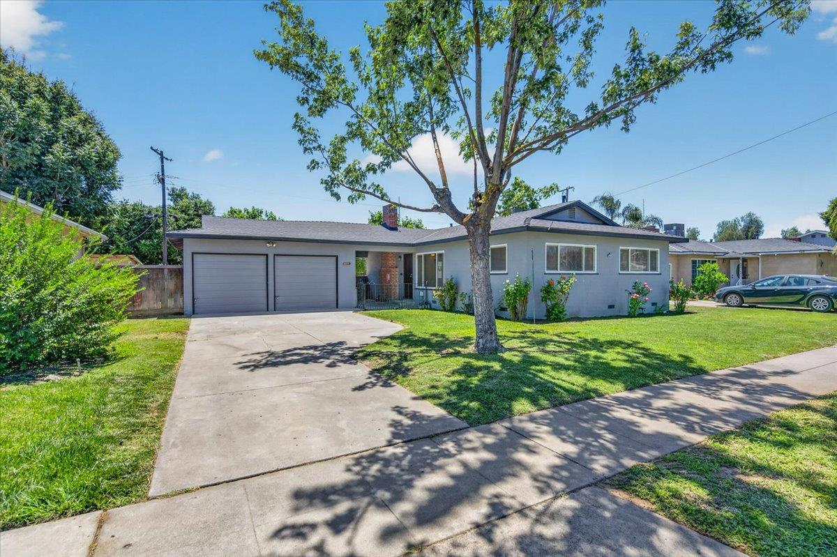 2302 E Fedora Ave, Fresno, CA 93726