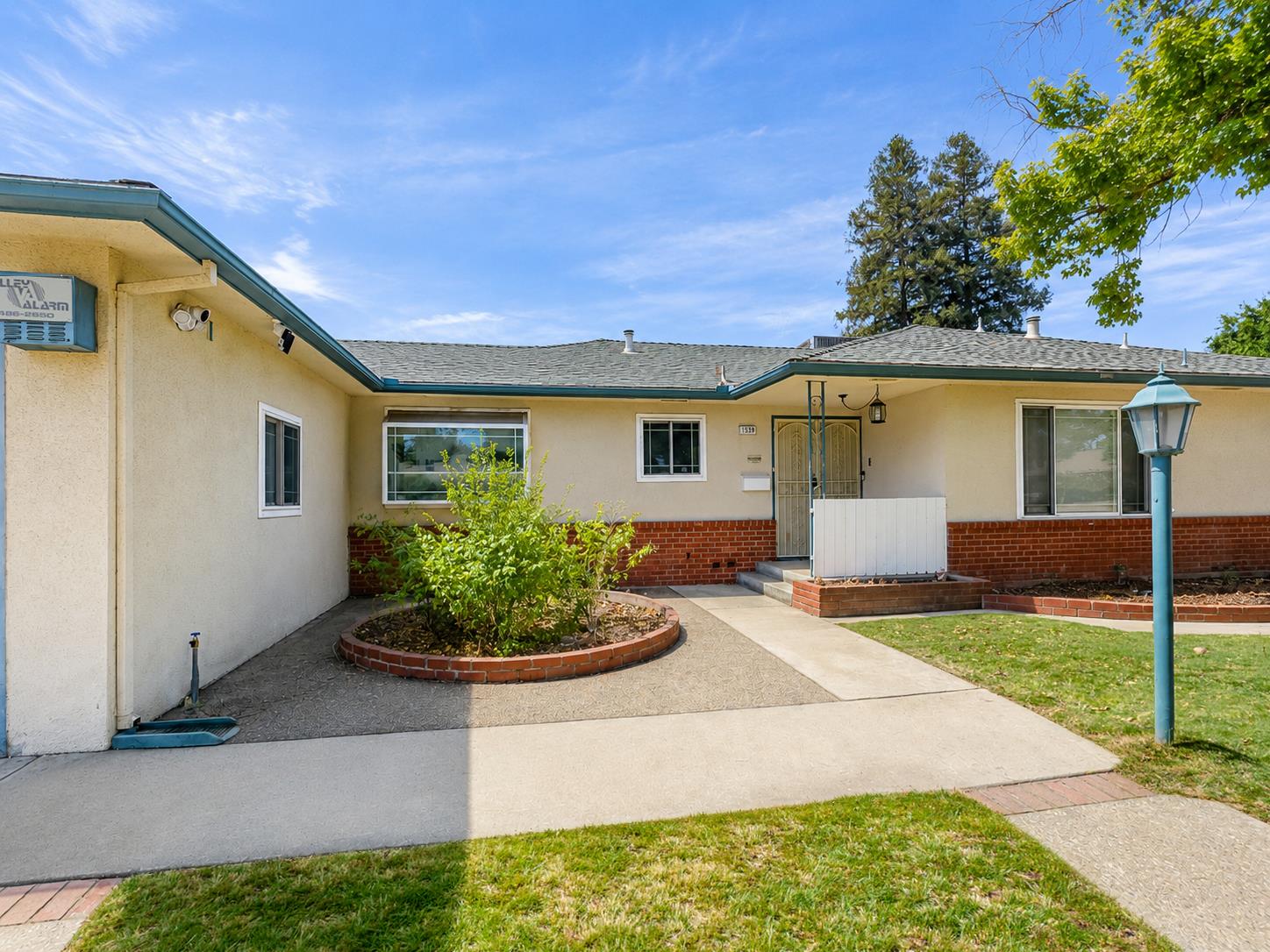 1539 E Stuart Ave, Fresno, CA 93710