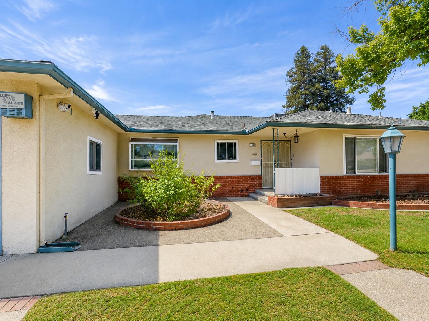 1539 E Stuart Ave, Fresno, CA 93710
